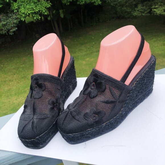 GUESS Black Embroidered Mesh Open Heel Stretchy Slingback Espadrilles Sz 7 NEW - Picture 2 of 6